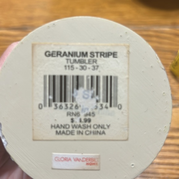 Vintage Gloria Vanderbilt Home bath set.  Soap dispenser and toothbrush holder - Picture 8 of 8